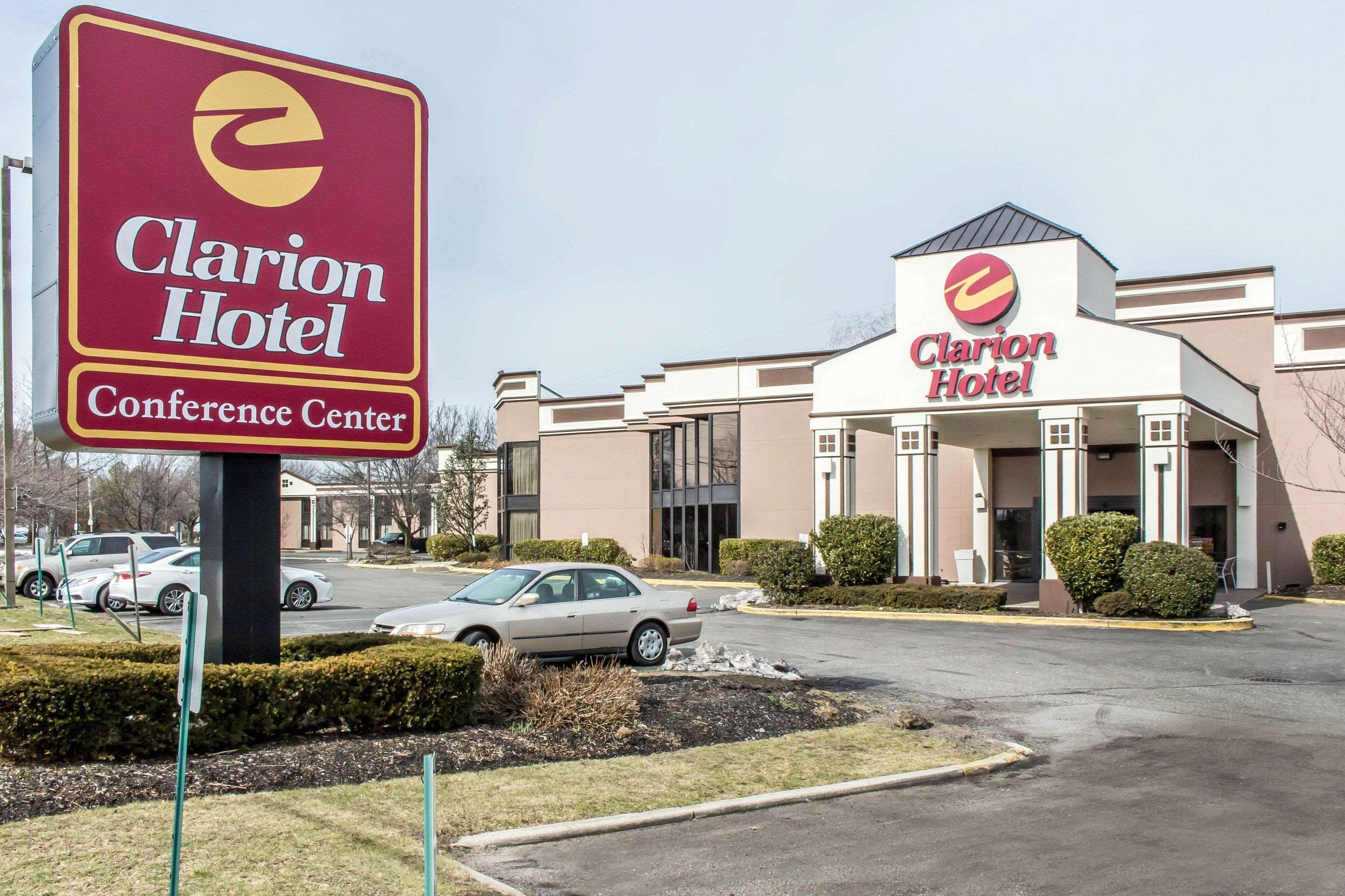 Clarion Hotel And Conference Center Ronkonkoma Exterior photo